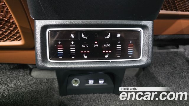 Audi e-tron 2020 — photo 24