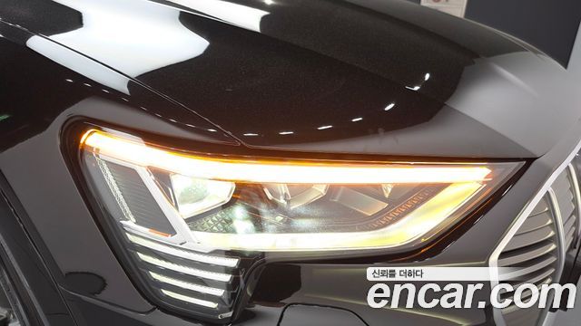 Audi e-tron 2020 — photo 8