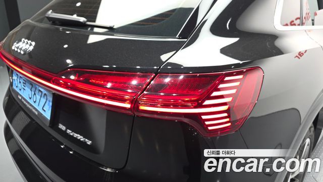 Audi e-tron 2020 — photo 9