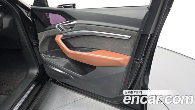Audi e-tron 2020 — photo 14