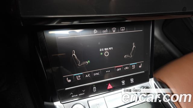 Audi e-tron 2020 — photo 30