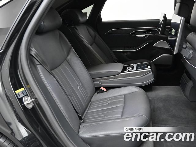 Audi A8 2023 — photo 12
