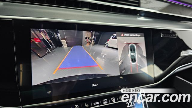 Audi A8 2023 — photo 15