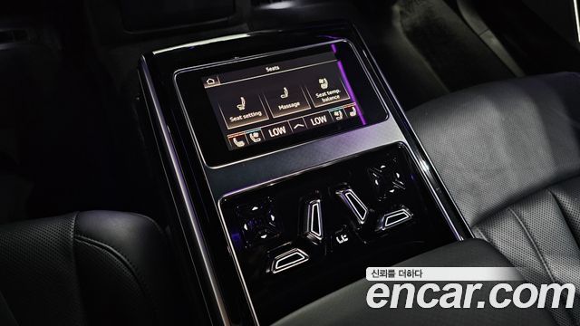 Audi A8 2023 — photo 17
