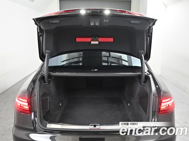 Audi A8 2023 — photo 20
