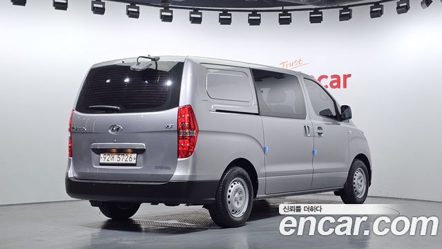 Hyundai Starex 2021 — photo 2