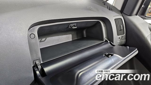 Hyundai Starex 2021 — photo 16
