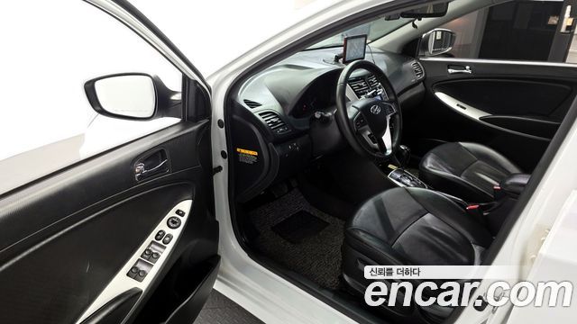 Hyundai Accent 2013 — photo 10