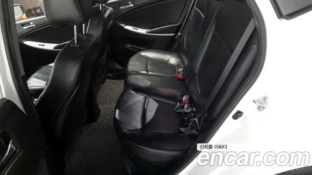 Hyundai Accent 2013 — photo 12