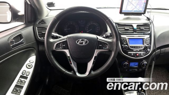 Hyundai Accent 2013 — photo 13