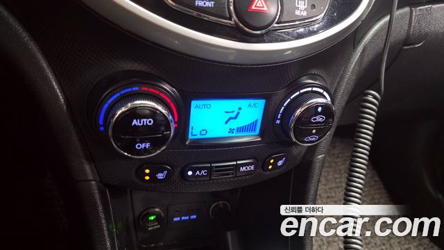 Hyundai Accent 2013 — photo 18