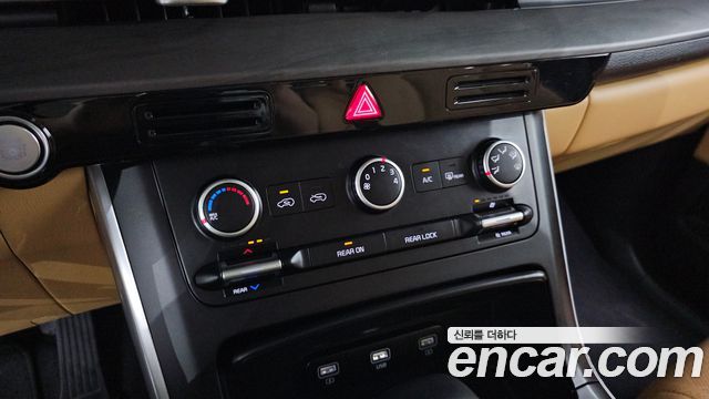 Kia Canival 2022 — photo 33