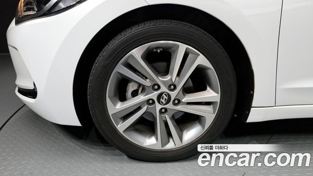 Hyundai AVANTE 2017 — photo 5