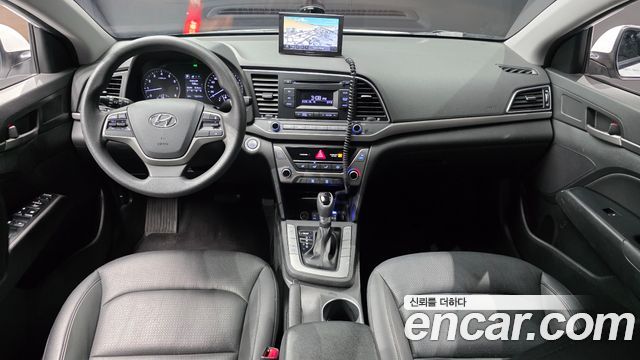 Hyundai AVANTE 2017 — photo 10