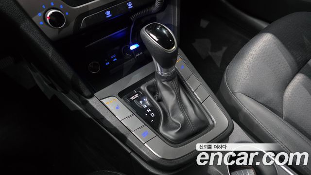 Hyundai AVANTE 2017 — photo 12
