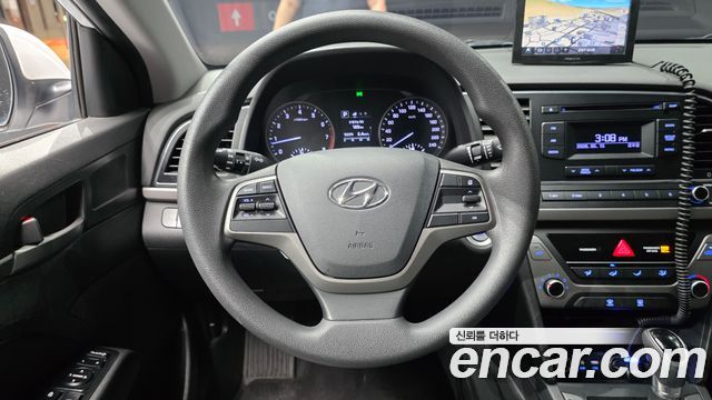 Hyundai AVANTE 2017 — photo 19
