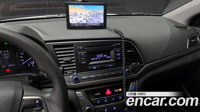 Hyundai AVANTE 2017 — photo 20