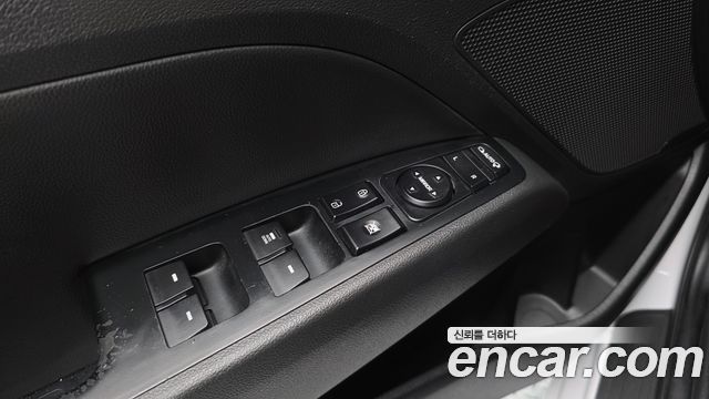 Hyundai AVANTE 2017 — photo 24