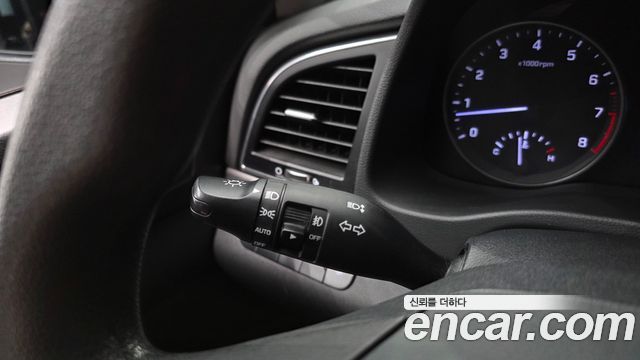 Hyundai AVANTE 2017 — photo 25