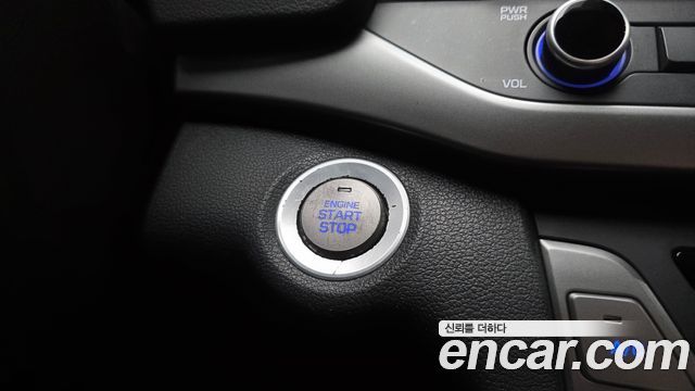 Hyundai AVANTE 2017 — photo 26