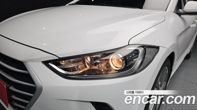Hyundai AVANTE 2017 — photo 8