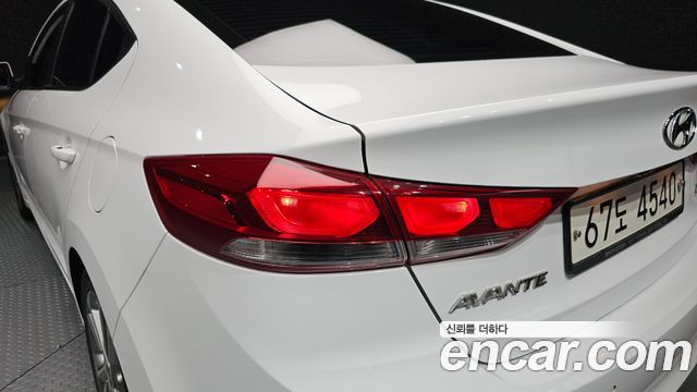 Hyundai AVANTE 2017 — photo 9