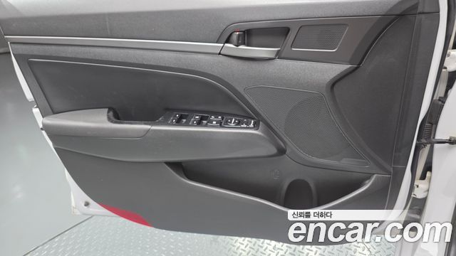 Hyundai AVANTE 2017 — photo 14