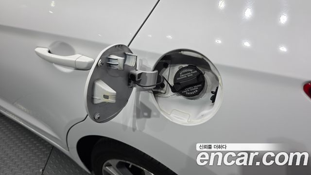 Hyundai AVANTE 2017 — photo 29