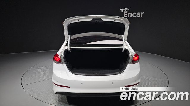 Hyundai AVANTE 2017 — photo 30