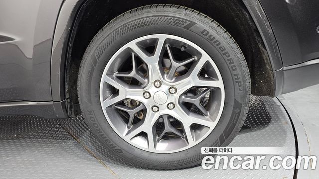 Jeep Cherokee 2020 — photo 7
