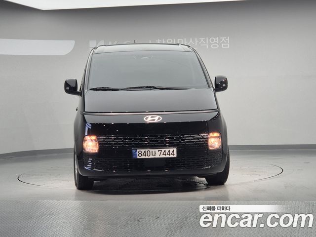Hyundai Staria 2025 — photo 2