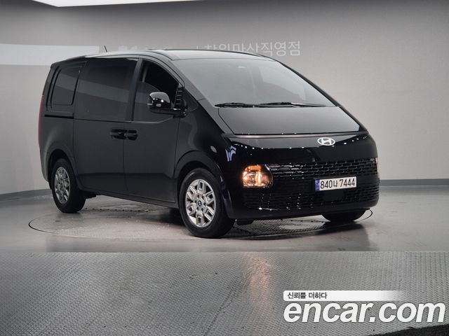 Hyundai Staria 2025 — photo 3