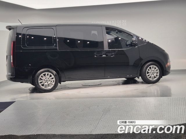 Hyundai Staria 2025 — photo 4