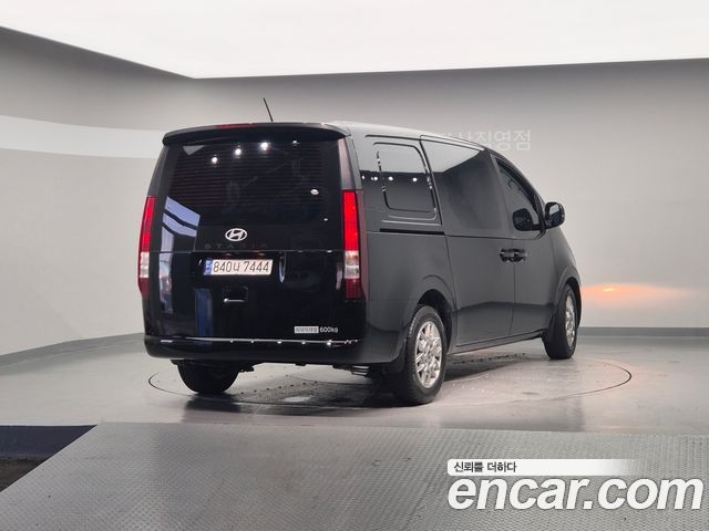 Hyundai Staria 2025 — photo 5