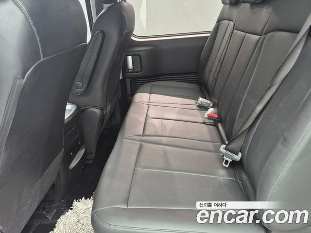 Hyundai Staria 2025 — photo 8