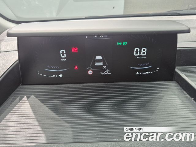 Hyundai Staria 2025 — photo 10