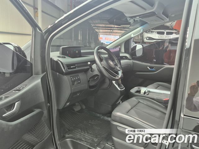 Hyundai Staria 2025 — photo 11