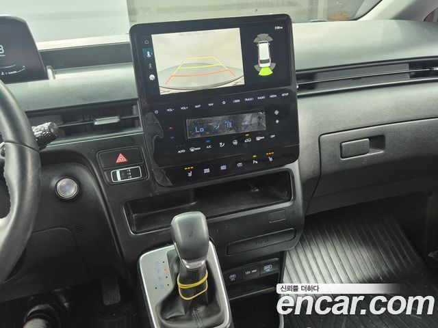 Hyundai Staria 2025 — photo 13
