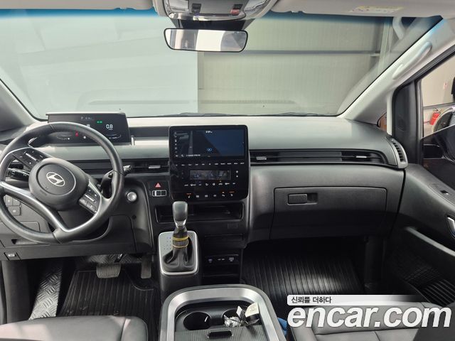 Hyundai Staria 2025 — photo 14