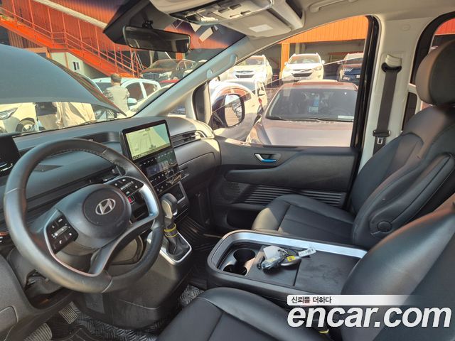 Hyundai Staria 2025 — photo 16