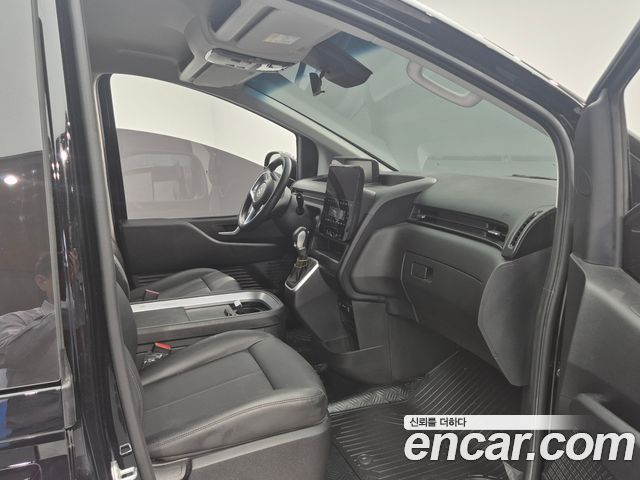 Hyundai Staria 2025 — photo 17