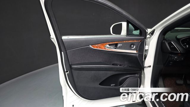 Lincoln Nautilus 2020 — photo 14
