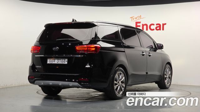 Kia Canival 2019 — photo 2