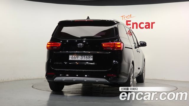 Kia Canival 2019 — photo 4