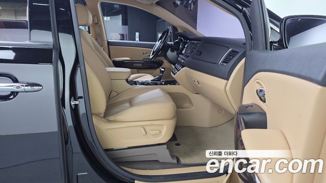 Kia Canival 2019 — photo 11