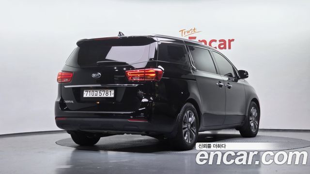 Kia Canival 2020 — photo 2
