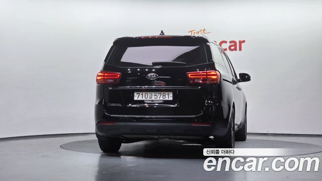 Kia Canival 2020 — photo 4