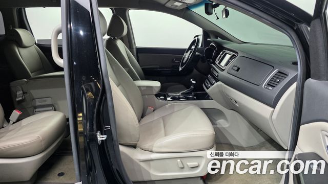 Kia Canival 2020 — photo 17