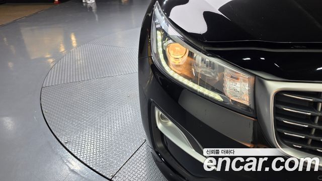 Kia Canival 2020 — photo 8