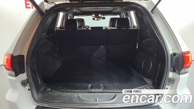 Jeep Cherokee 2021 — photo 24
